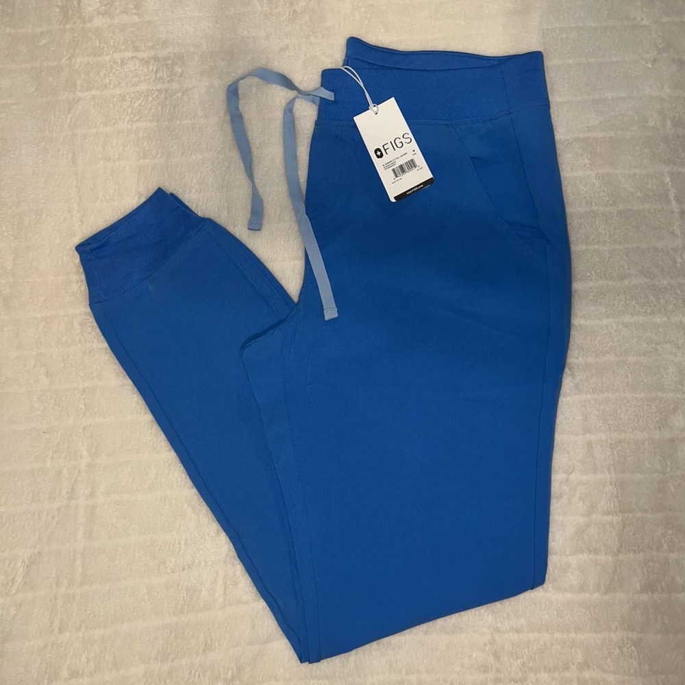Figs scrub pants capri blue